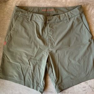 Rhone 8" RESORT SHORT in olive green